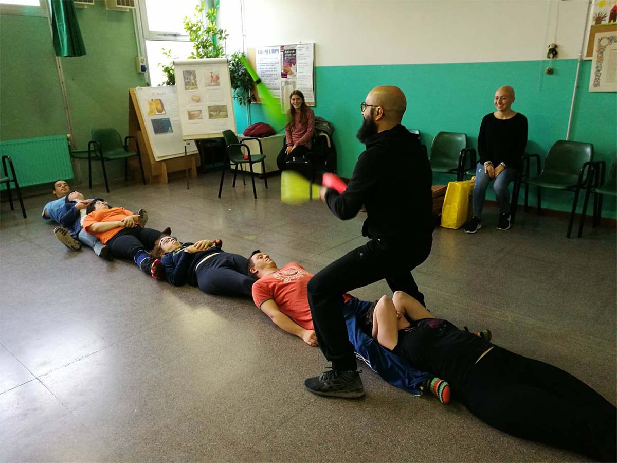 Attività con Vincenzo di Minimal Circus